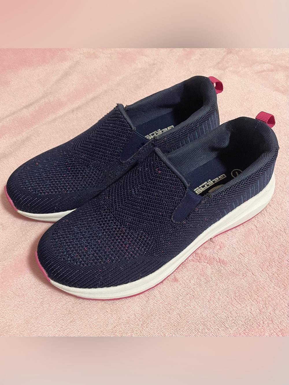 Women’s GEERS by Dream Seek Navy Blue Pink Slip On Sneakers Size 7